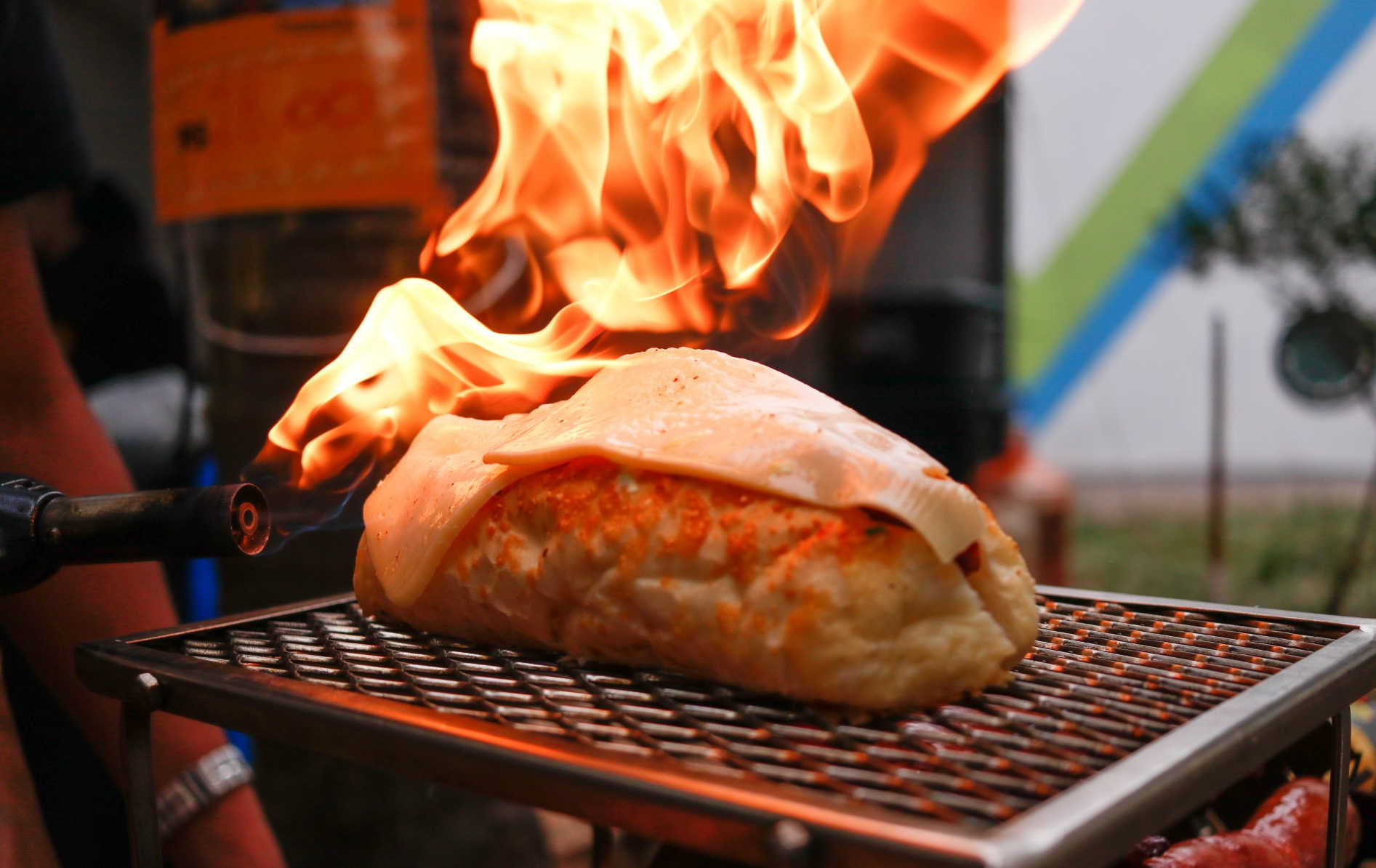 Feira gastronômica itinerante divulga o torresmo autêntico em todo o Brasil