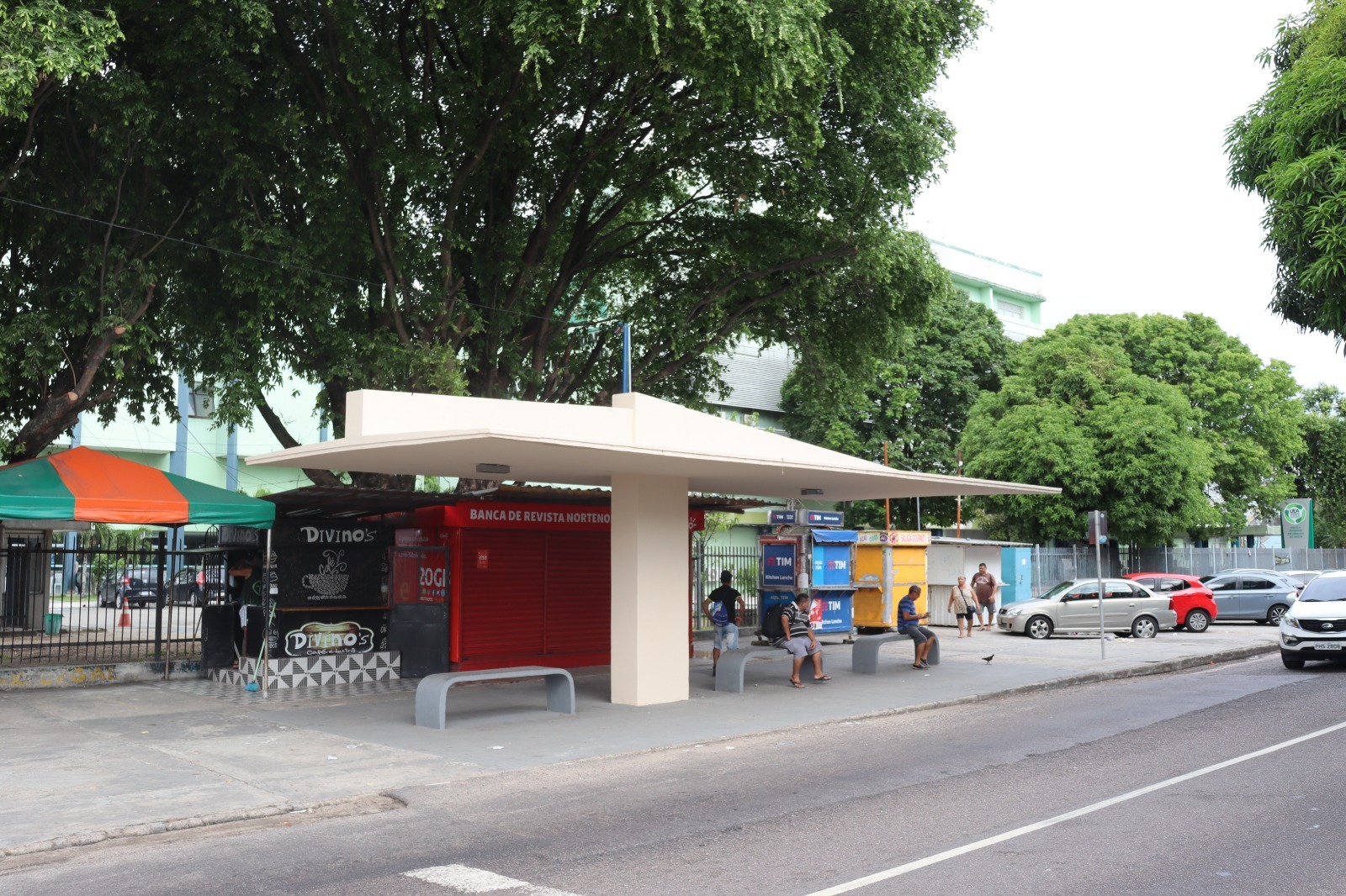 Projeto universitário revitaliza parada de ônibus histórica